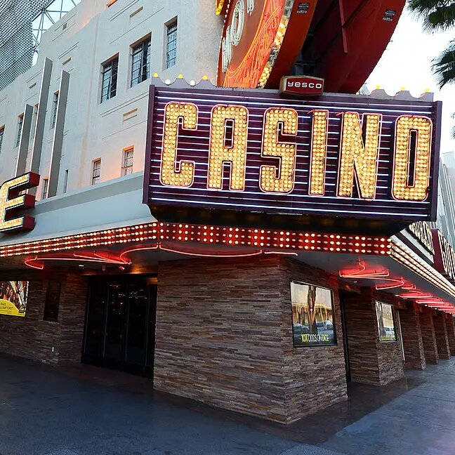 Golden Gate Embraces Electronic Tables, Crapless Craps Returns to Las Vegas